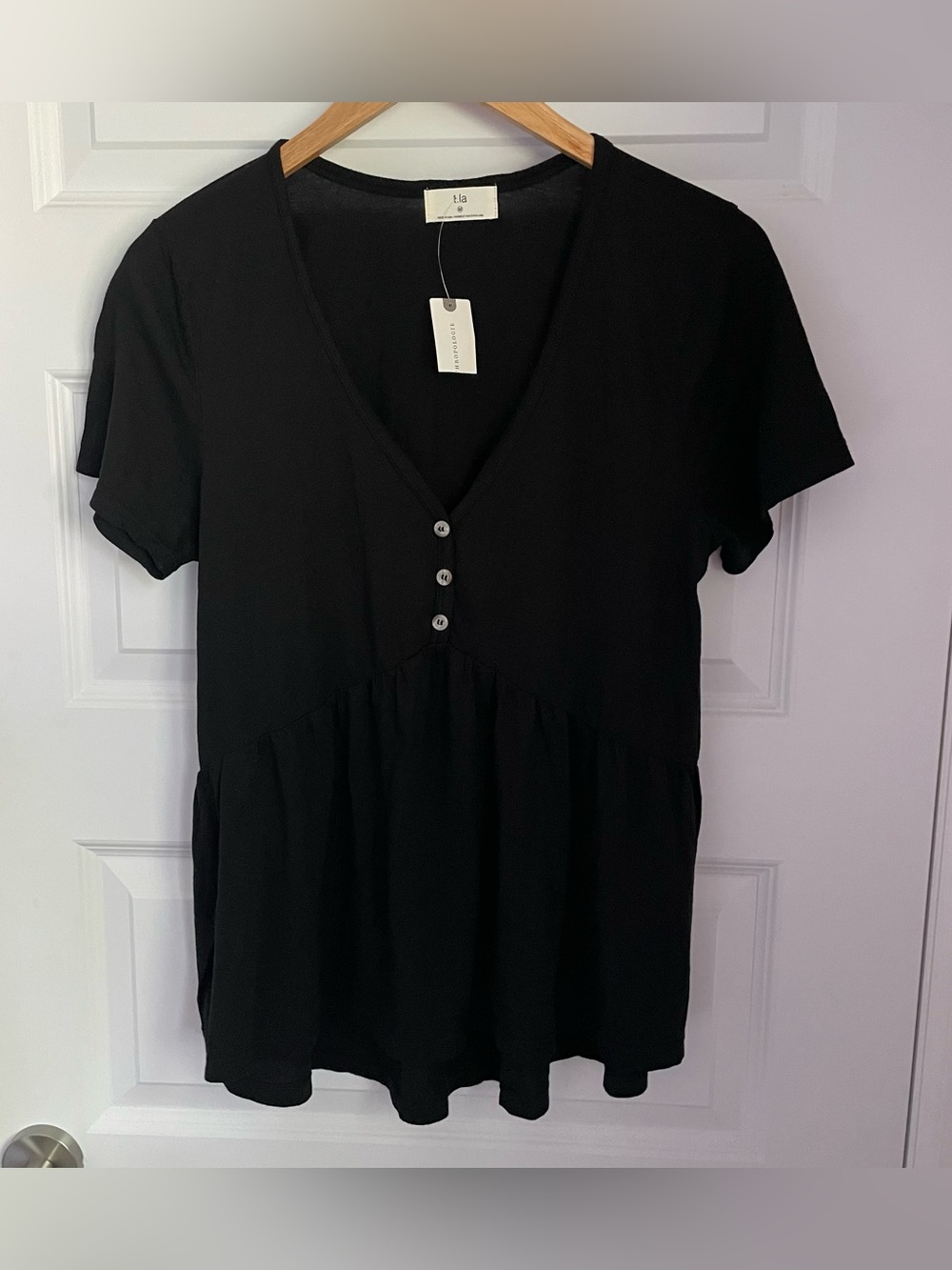 New T.LA Anthropologie Women’s M Henley V-Neck Black Tunic Top Cotton Blend Tee